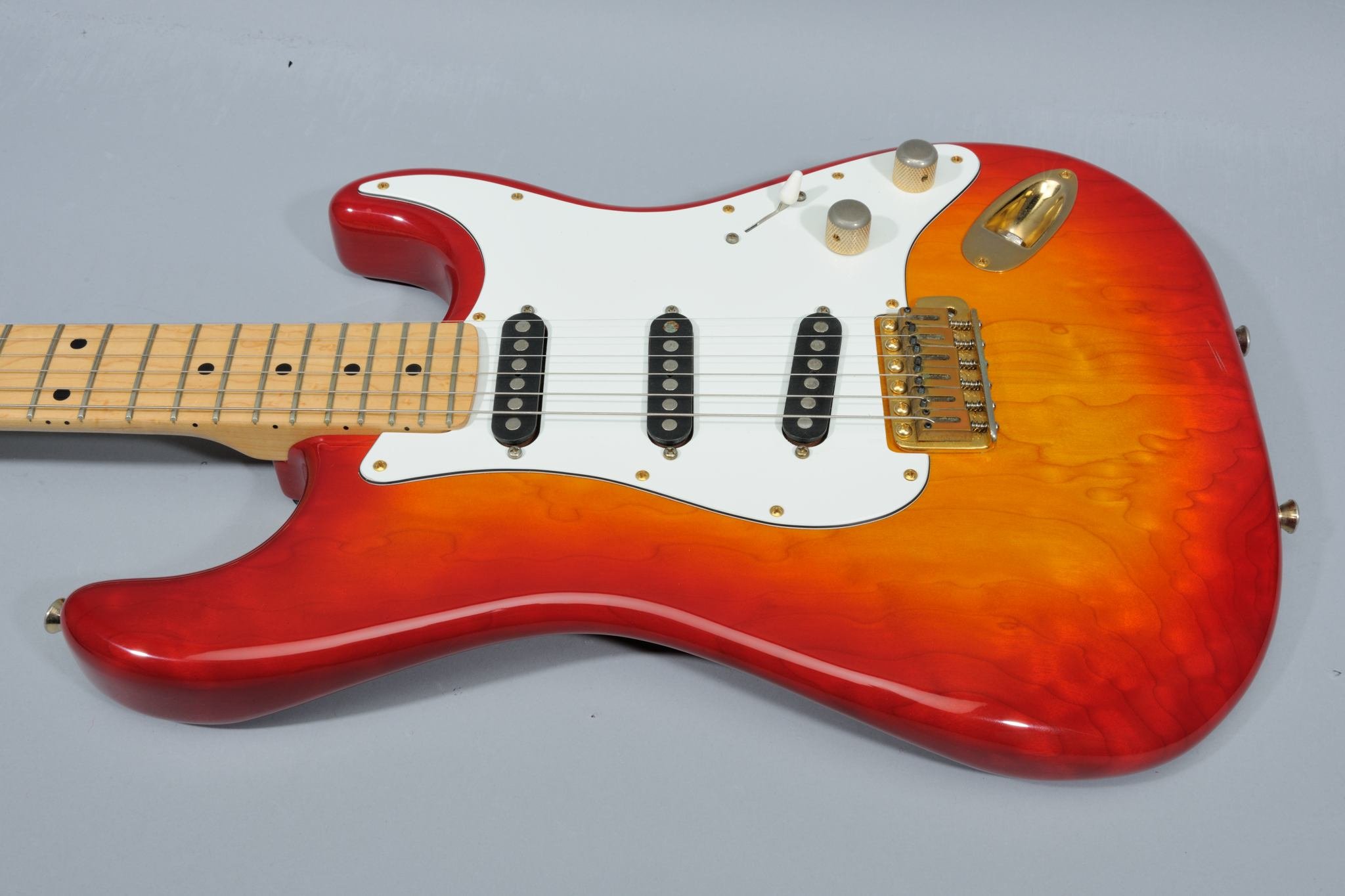 Schecter 1987 Stratocaster Maple Cherry Sunburst