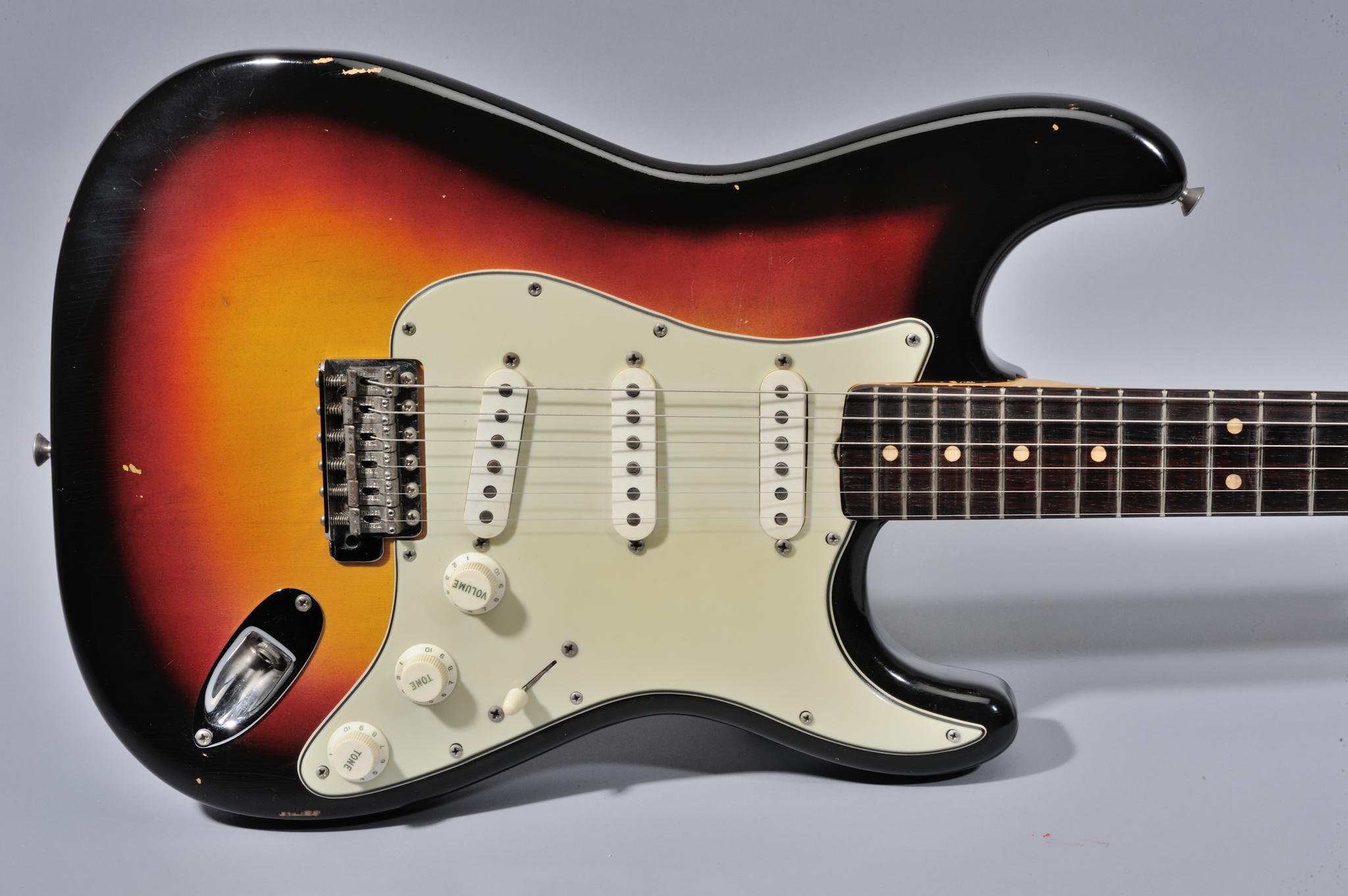 Entertainment newspaper valley Fender 1963 Stratocaster 3 Tone Sunburst